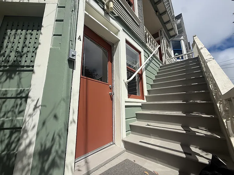 216 Hoffman Ave — Photo 2