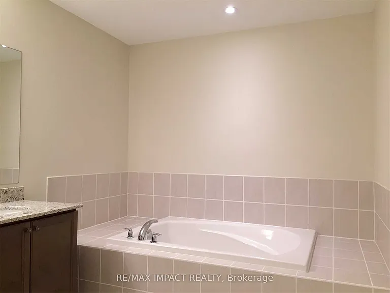20 Rimrock Cres — Photo 12