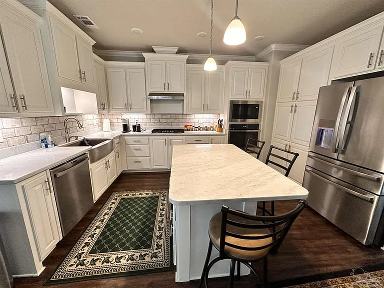 2346 Habersham Ln — Photo 9