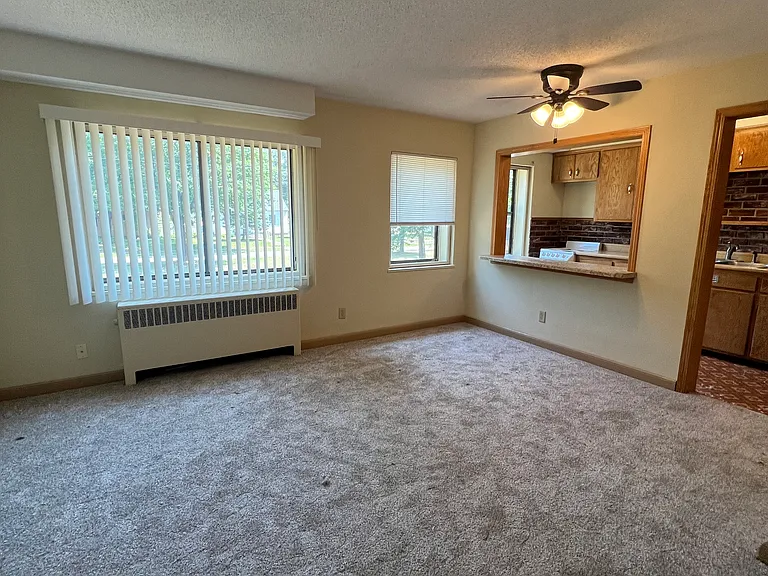 905 Kilian Blvd SE — Photo 3