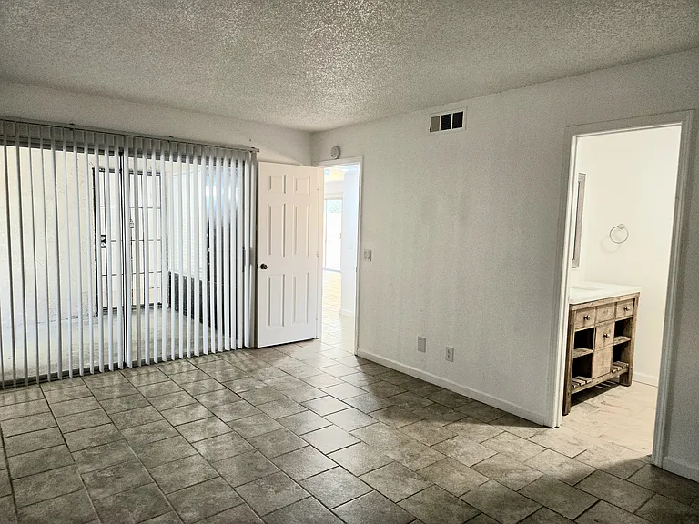 853 Douglas Ct #853 — Photo 14