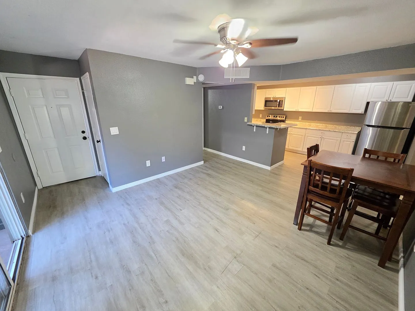 Spacious 2 Bedroom 2 Bath Condo in The Arbors! — Photo 2