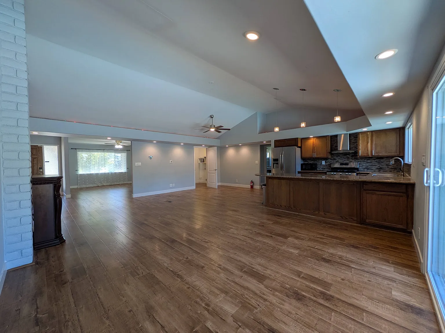 3 bed, 1760 sqft, $4,800 — Photo 4