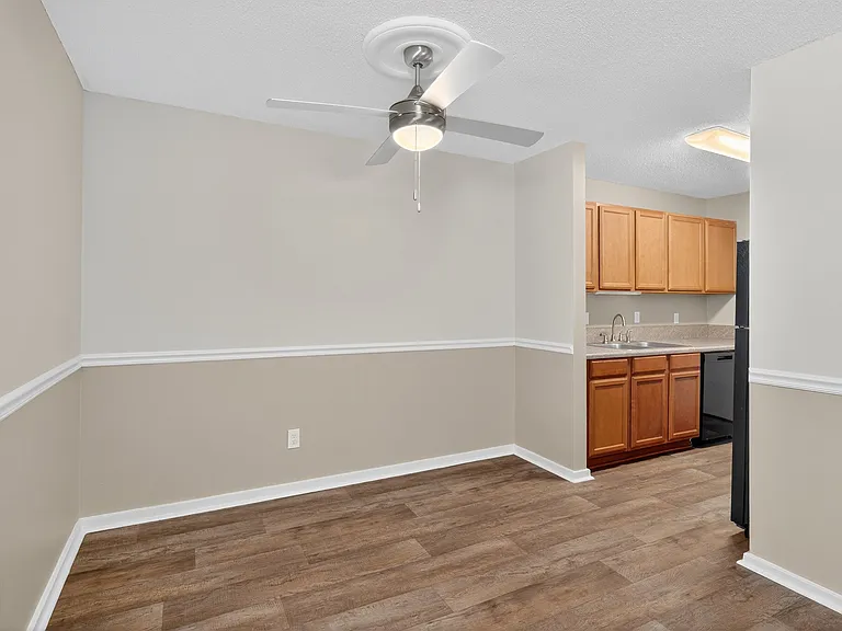 Sawbranch Apartments — Photo 48