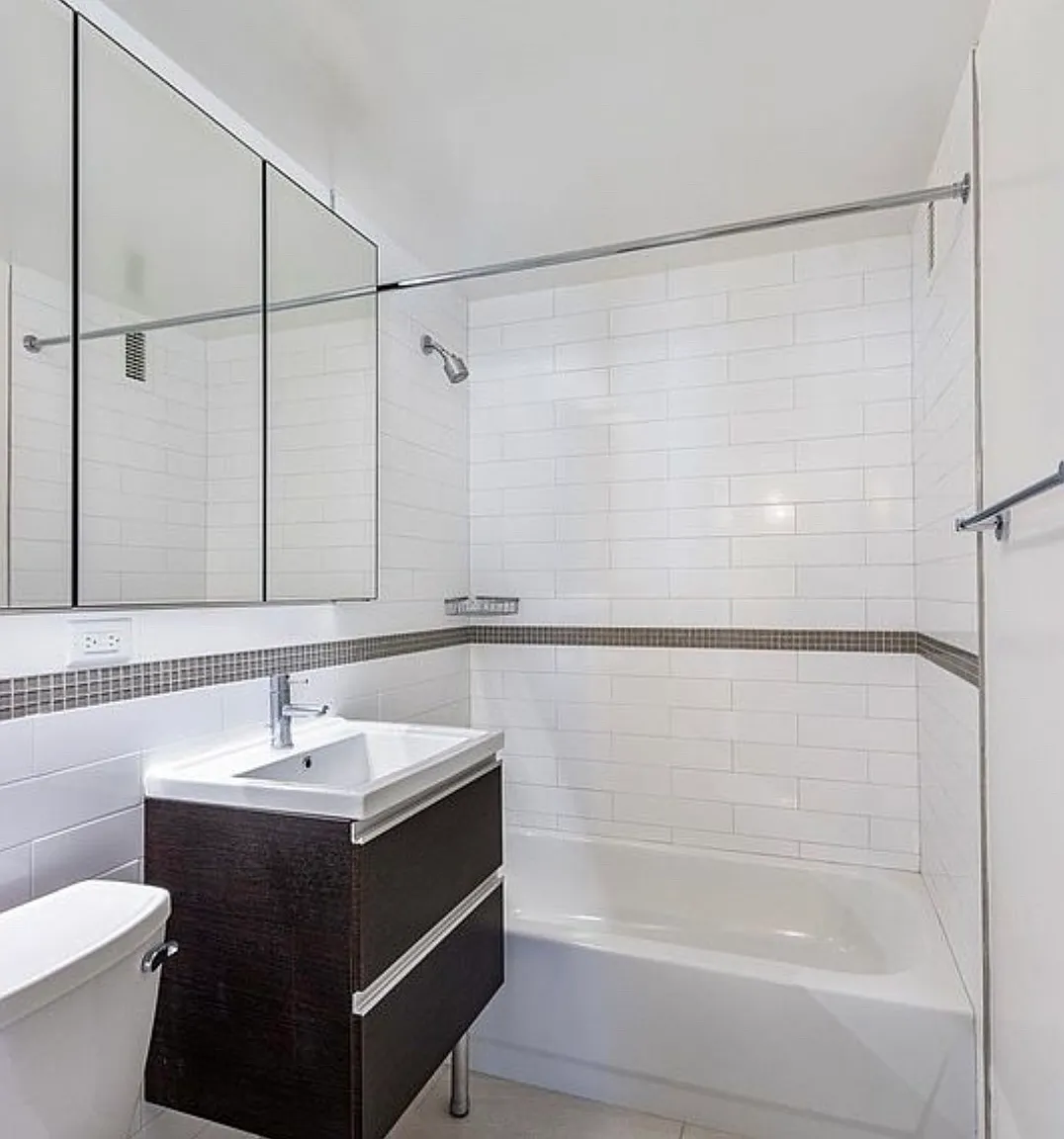 360 West 34th Street — Photo 4