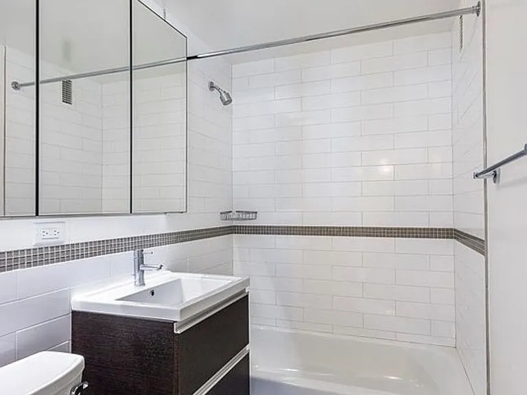 360 W 34th St #10E — Photo 4