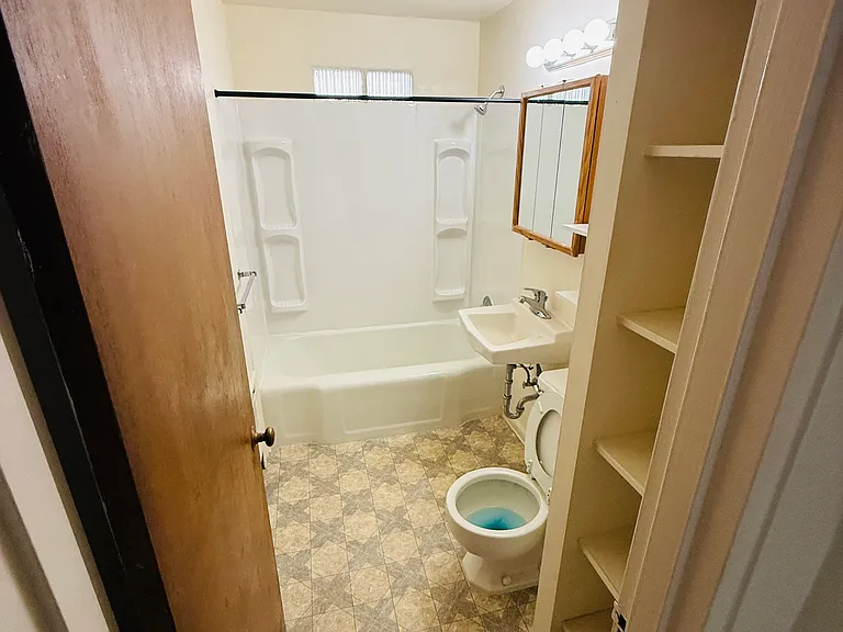 704 E 1st Ave #1 — Photo 5