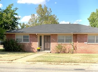 2808 W 11th St, Plainview, TX 79072