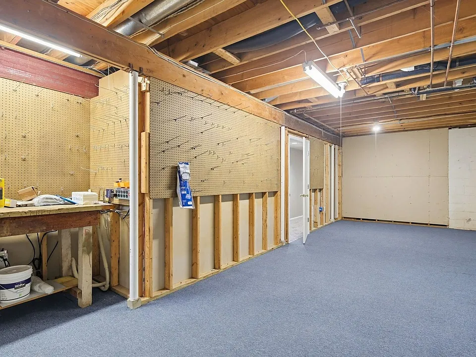 4 Chellis Ct