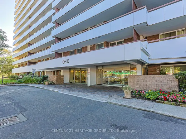 1 Royal Orchard Blvd #502, Markham, ON L3T 3C2