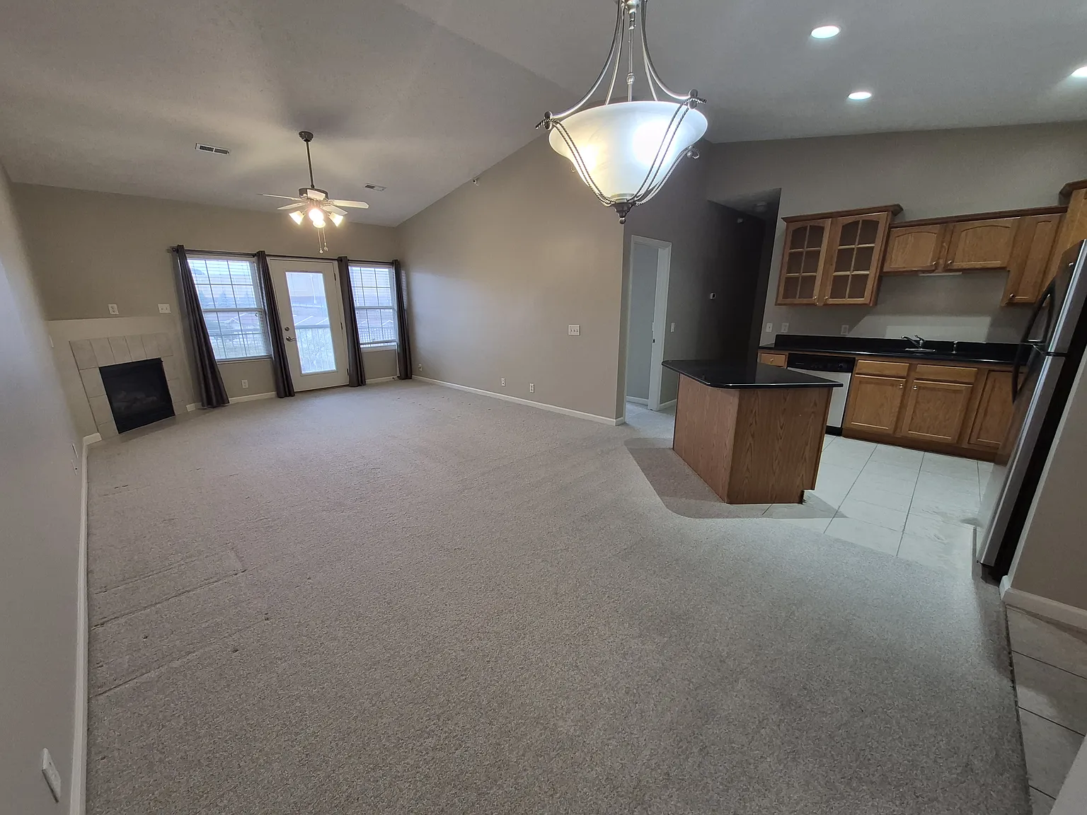 1 bed, 937 sqft, $1,300 — Photo 4