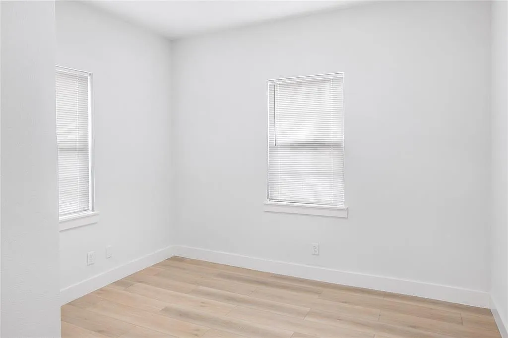Building Photo - 702 40th St