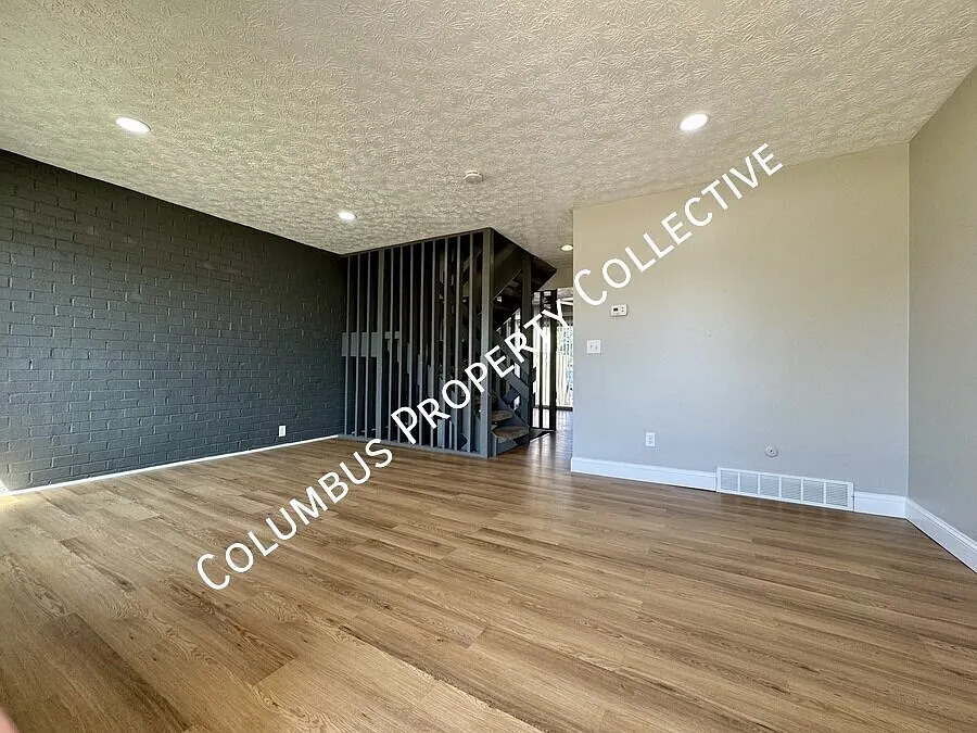 Renovated Townhome | Patio, Balcony, Carport — Photo 2