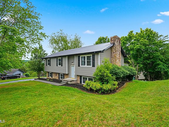 2nd image of 2805 Oakcliff Ct