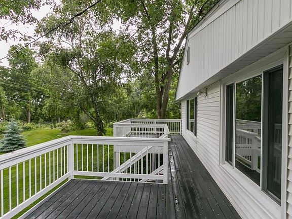 Deck in back