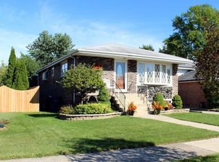 9019 S Parkside Ave, Oak Lawn, IL 60453