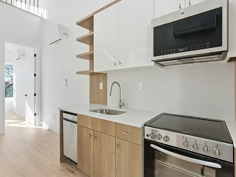 376 Montgomery St #2C — Photo 6
