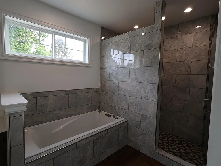 137 10th St W — Photo 14