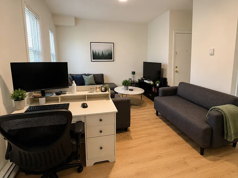 568 Main St #3 — Photo 2