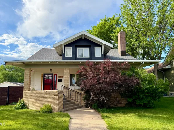 504 3rd St NW, Mandan, ND 58554