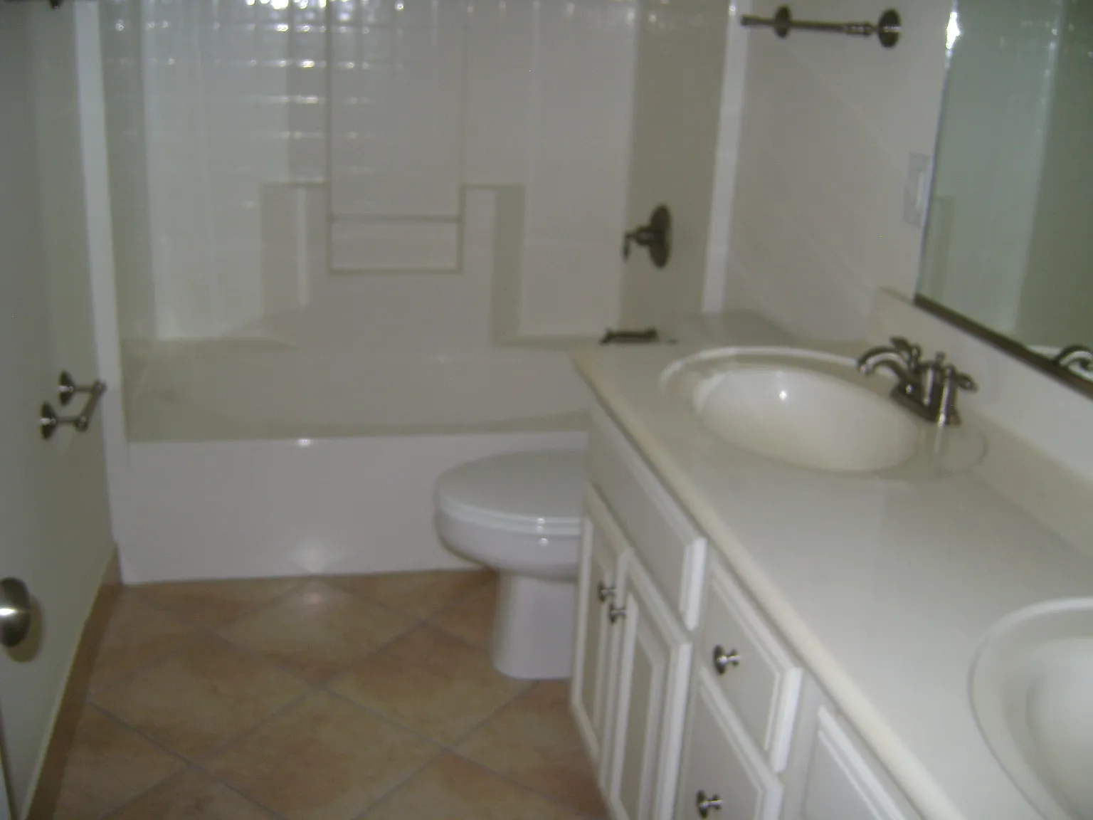 2 bed, 1.5 bath, 1101 sqft, $1,650 — Photo 2