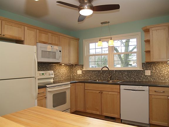 4th image of 3522 Burbank Dr