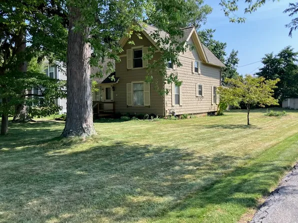 301 Bassett Rd, Bay Village, OH 44140