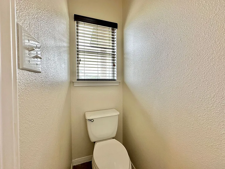 705 Marshall Dr — Photo 28