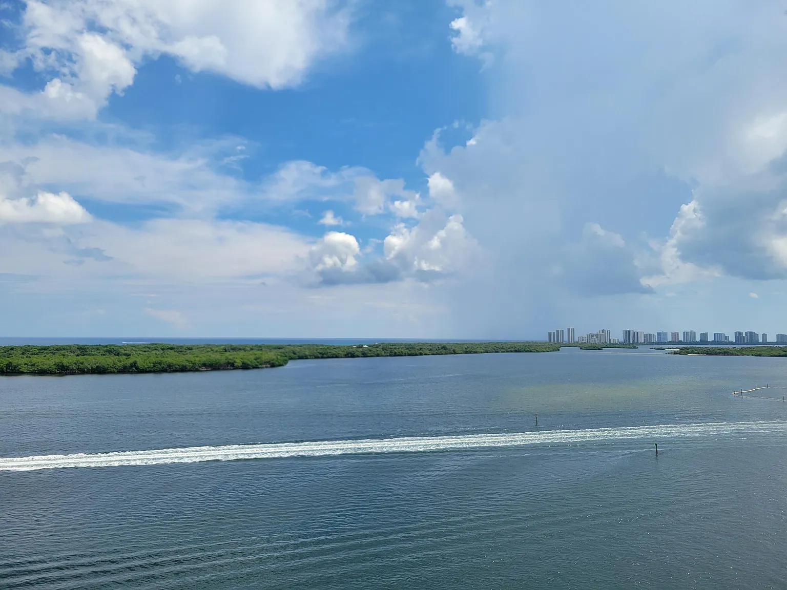 Lake Point Tower — Photo 4