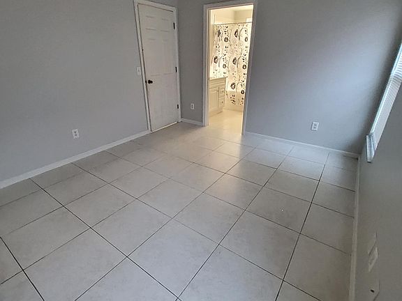 4th image of 4907 Aventura Blvd