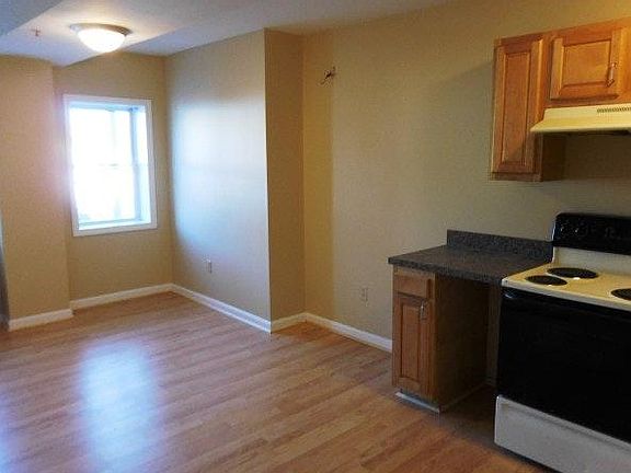 4th image of 444 Sawyer St APT 2