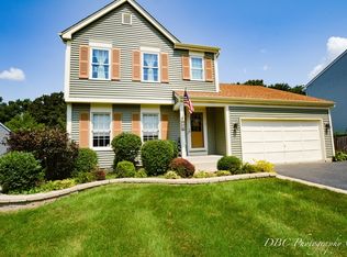608 Carriage Hill Ct, Island Lake, IL