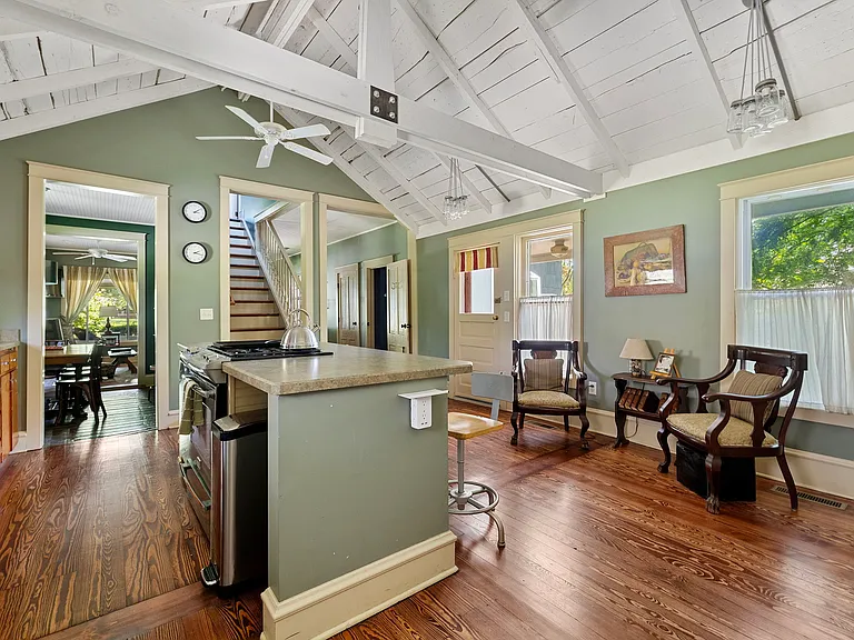 205 N Elm St — Photo 10