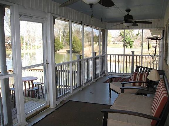 Screened-In Porch