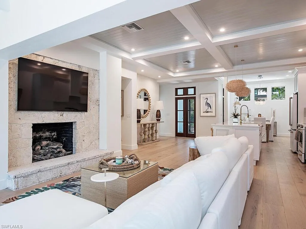 4 bed, 3.0 bath, 3577 sqft, $50,000 — Photo 2