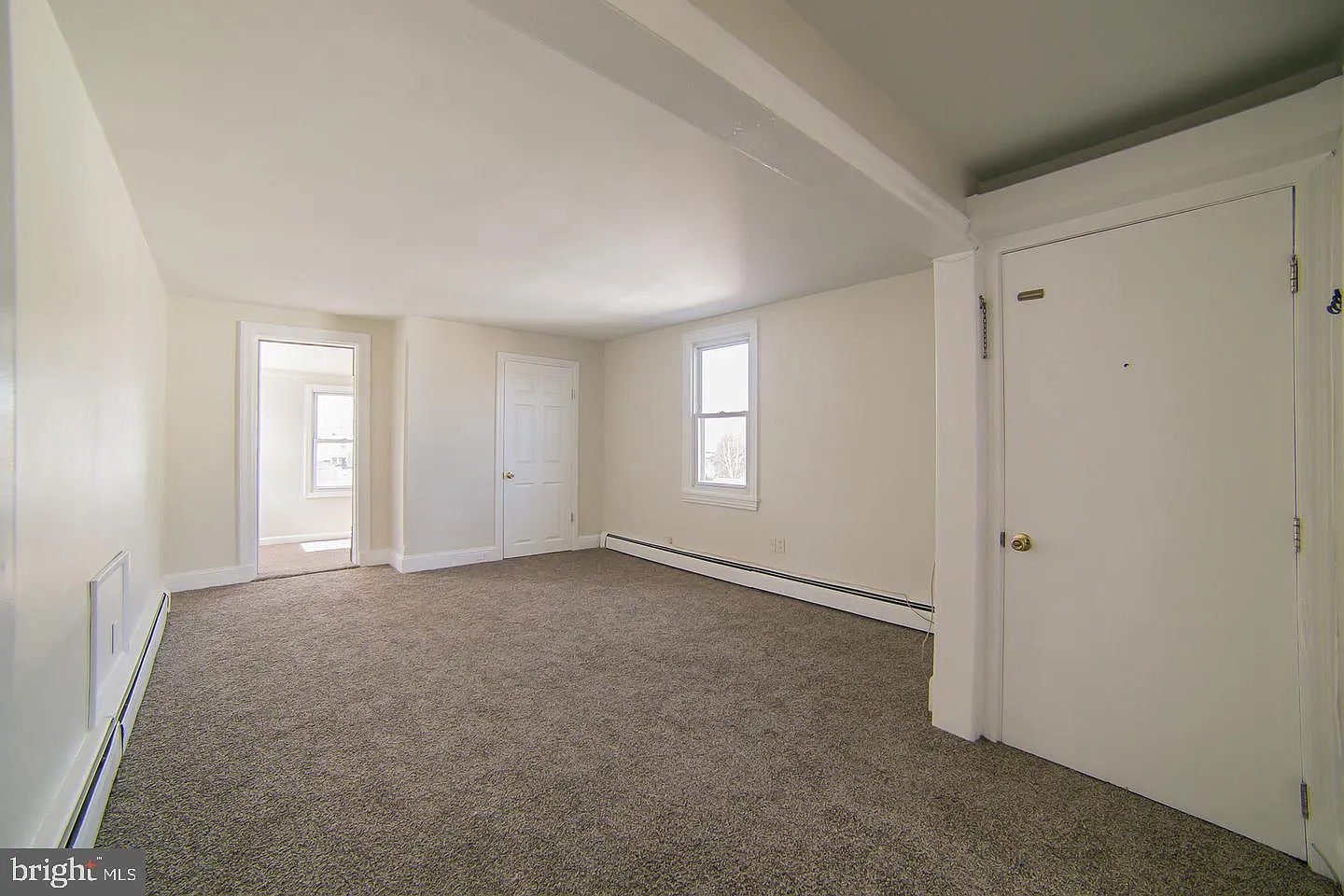 3 bed, 1.0 bath, 1896 sqft, $1,600 — Photo 4