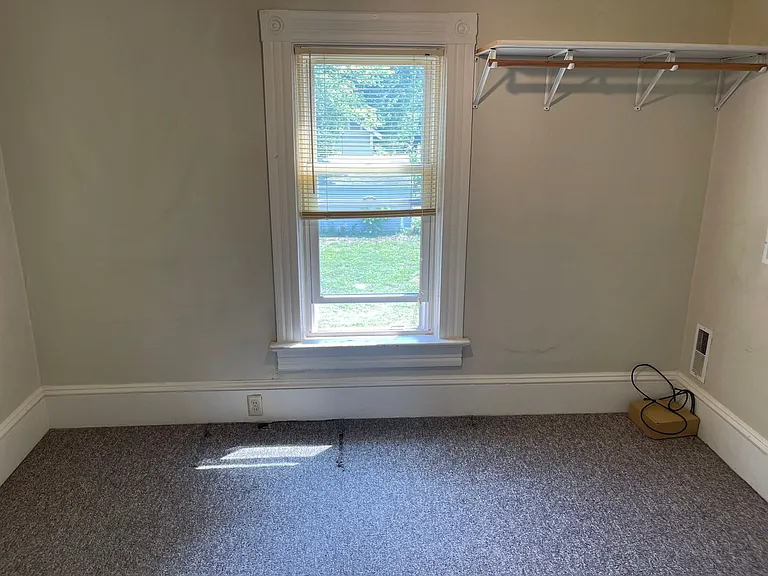 421 Scott Ave — Photo 6