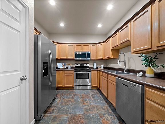 5th image of 304 Borough St