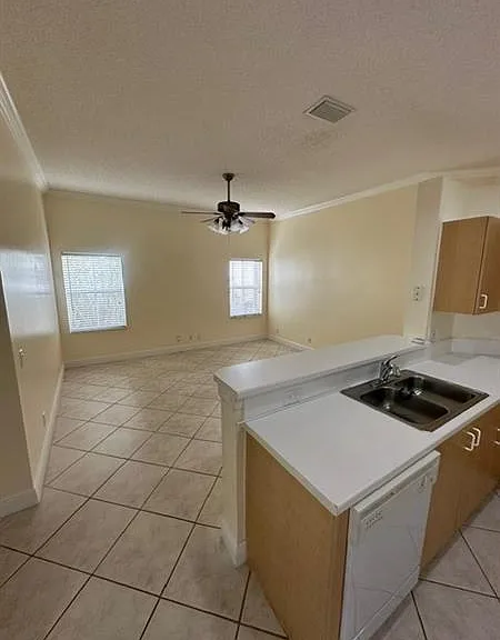 1572 Banyan Way — Photo 6