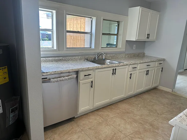 806 W Hampton Springs Ave — Photo 6