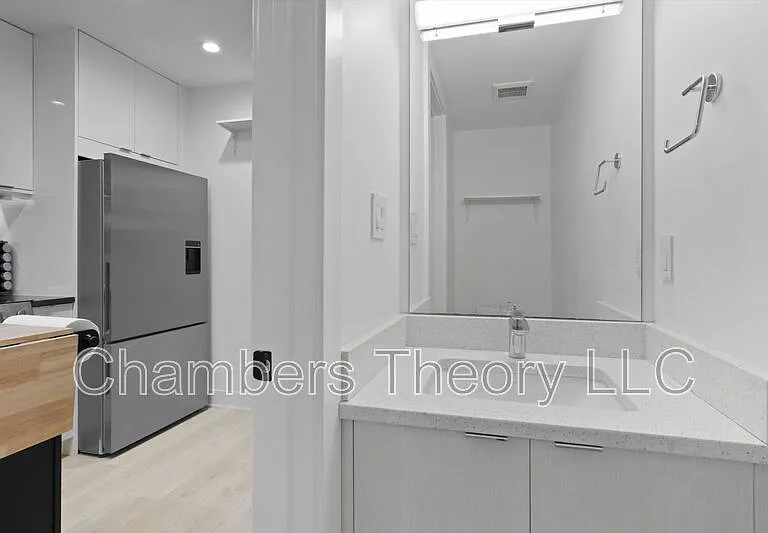 4 R St NW #5 — Photo 11