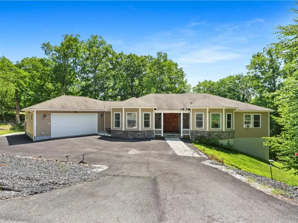 1007 Hampstead Rd, Bushkill, PA 18324