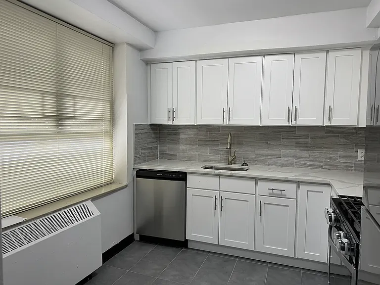67-05 186th Ln #E — Photo 1