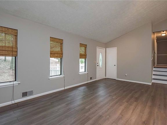 4th image of 6808 Knollwood Dr