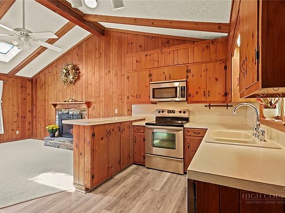 4th image of 455 Boulder Gardens Road