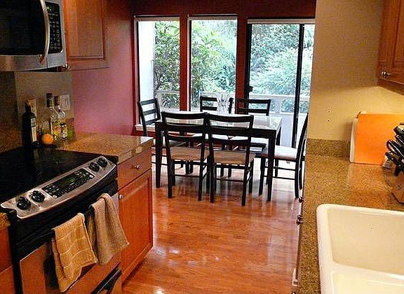 Eat-in-area kitchen/deck