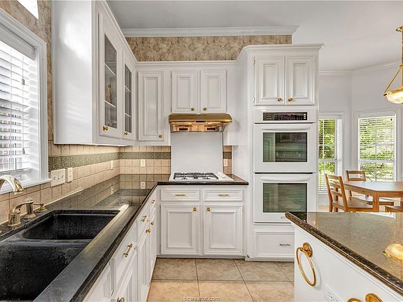 4th image of 4601 Valleybrook Cir