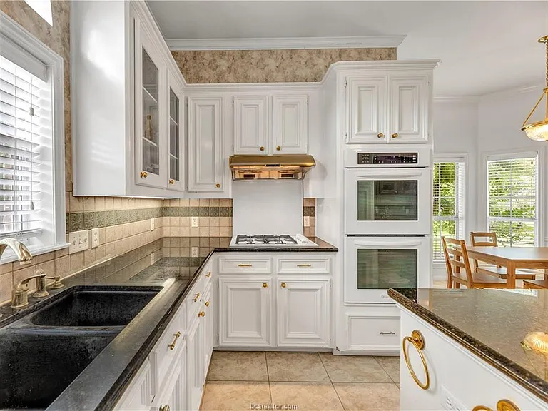 4601 Valley Brook Cir — Photo 4