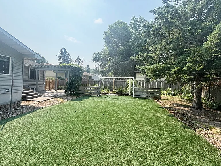 524 10th Ave SW — Photo 4