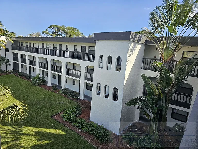 Riverside Manor/N'ice Apartments - 889 Riverside Drive, Ft. Lauderdale, FL 33312 — Photo 12